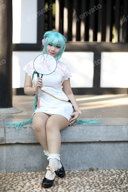 Preview: Japan Anime Cosplay Portrait Of A Girl With Chinese Dress Costume In Chinese Garden