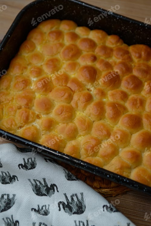 Preview: A Vertical Shot Of A Pie In A Tray
