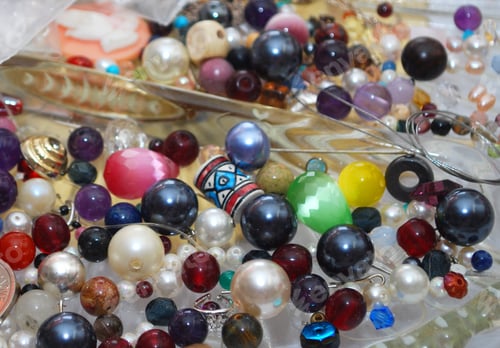 Preview: Making Jewelry Background