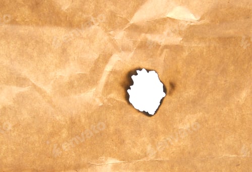 Vista previa: Papel grunge con bordes carbonizados sobre fondo blanco