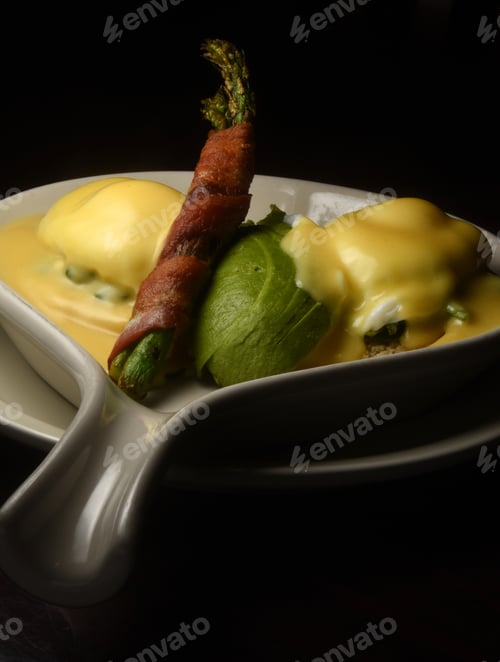 Preview: Eggs Benedict Florentine Presented Vertical