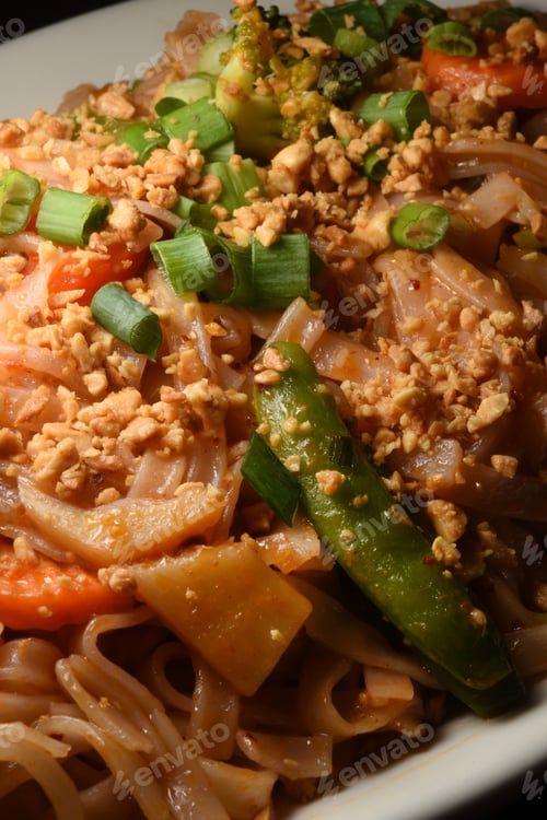 Preview: Vegan Pad Thai Close Up