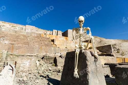 Preview: Skeleton Posing In Mining Ruins In The Desert On A Hot Day