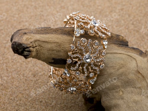Preview: Jewelry On Display