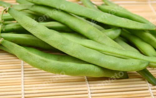 Preview: Green Beans With Leaves On Bamboo Mat