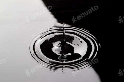 Preview: Black Abstract Water Surface And Drip Texture