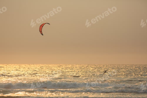 Preview: Sunset Kiteboarding