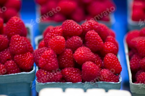Preview: Close-Up Of Raspberries For Sale