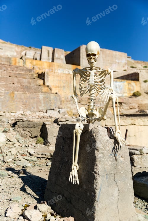 Preview: Skeleton Posing In Mining Ruins In The Desert On A Hot Day