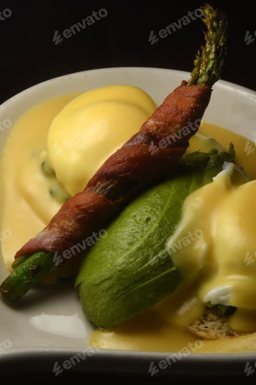 Preview: Eggs Benedict Florentine Vertical Ready