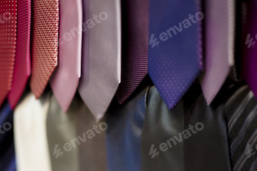 Preview: Colored Striped Silk Designer Ties In Shades Of Purple On Display In A Retail Store