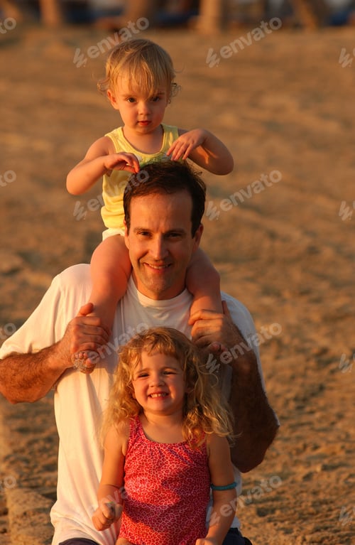 Preview: "Father With His Children On The Beach On His Shoulders, Hawaii, (Keith Levit)"