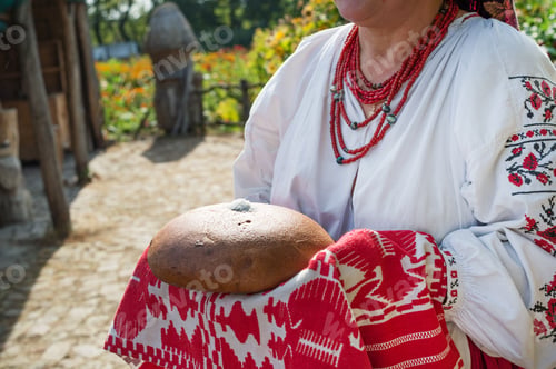 Preview: Traditional Eastern Slavic Welcome With Loaf Of Bread And Salt In Ukraine