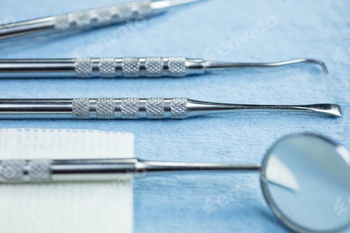 Preview: Dental Picks, Mirror And Gauze On A Paper Lined Tray