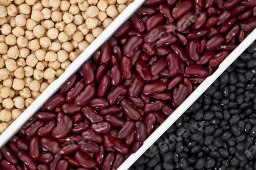 Preview: Close-Up Cropped Image Of Red And Black Kidney Beans And Chickpeas In Container.