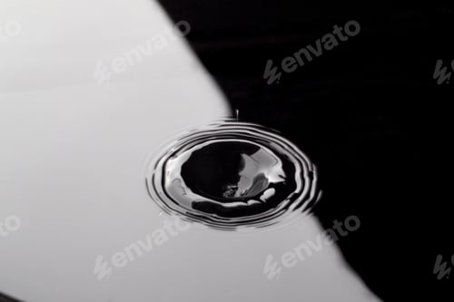 Preview: Black Abstract Water Surface And Drip Texture