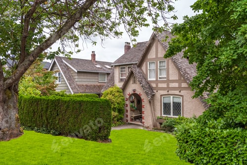 Preview: Houses In Suburb At Summer In The North America. Luxury Houses With Nice Landscape.