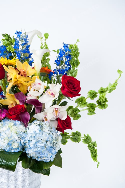 Preview: Lush Holiday Bouquet Full Of Orchids, Roses And Lillies In Silver Vase