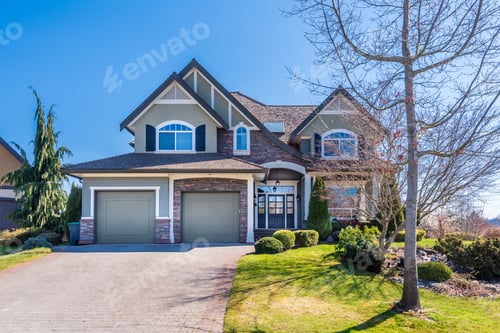 Preview: Houses In Suburb At Summer In The North America. Luxury Houses With Nice Landscape.
