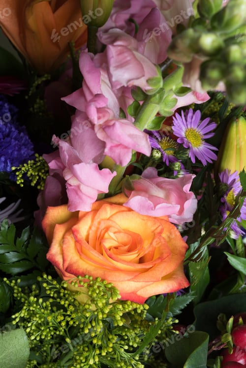 Preview: Closeup Of Mixed Flower Bouquet With Liliac Asters