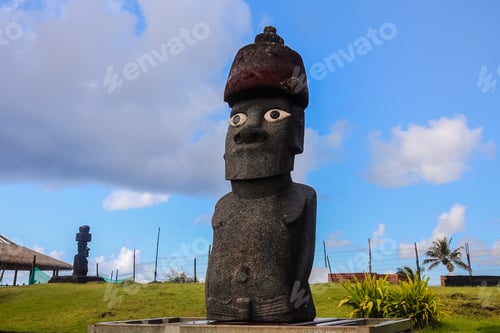 Preview: Chile Easter Island Isla De Pascua - Artificial Reproduction Moais Statues