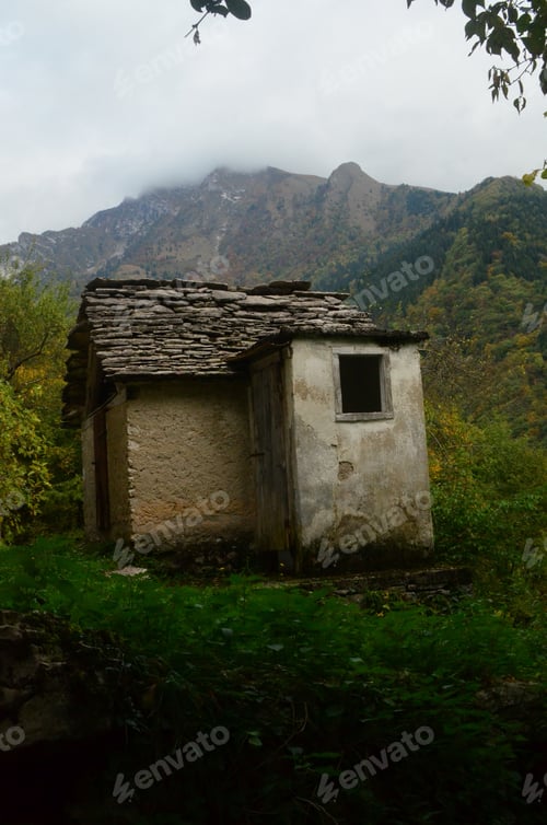 Preview: Cute Little Italian Shack Next To The Alps