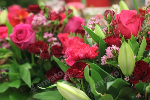 Preview: A Bouquet Arrangement Of Red Roses With Carnations And Wax Flowers 8039