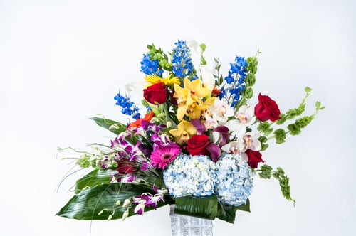 Preview: Lush Holiday Bouquet Full Of Orchids, Roses And Lillies In Silver Vase