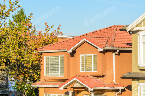 Aperçu: The Top Of The House Or Apartment Building With Nice Window.