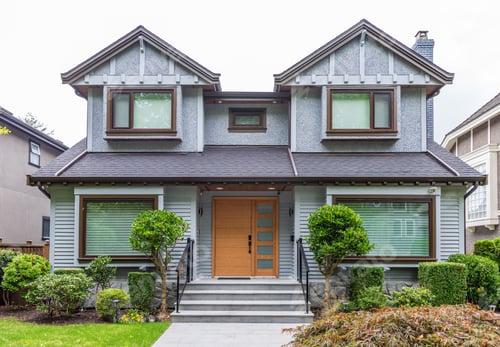 Preview: Houses In Suburb At Summer In The North America. Luxury Houses With Nice Landscape.