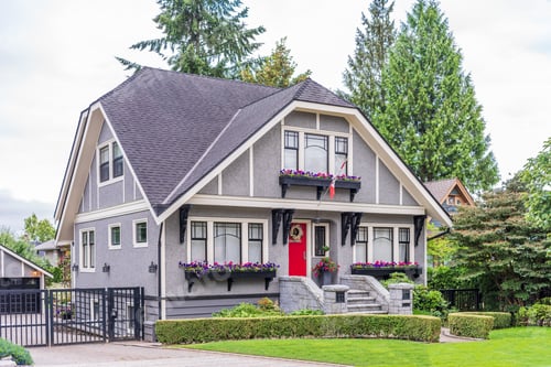 Preview: Houses In Suburb At Summer In The North America. Luxury Houses With Nice Landscape.