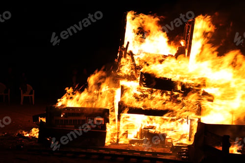 Preview: A Bonfire Of Old Pianos 6452