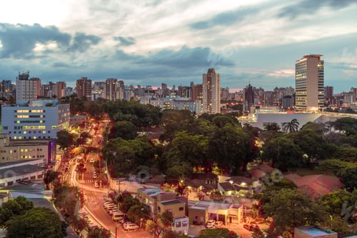 Visualização: Vista do pôr do sol de Belo Horizonte, Minas Gerais, Brasil.