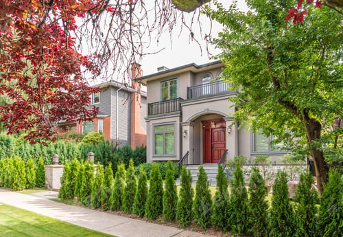 Preview: Houses In Suburb At Summer In The North America. Luxury Houses With Nice Landscape.