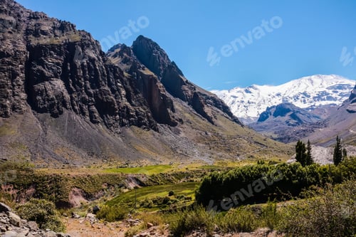 Vorschau: Chile Santiago Cajon Del Maipo Die Berge der Los Anden und die vulkanische Landschaft von San Jose