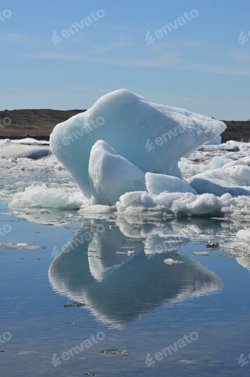 Preview: Awesome Photo Of A Unique Glacier And Its Reflection