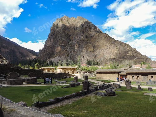 Preview: View Of The Beautiful Town And Valley Of Ollantaytambo - Ollantaytambo, Peru