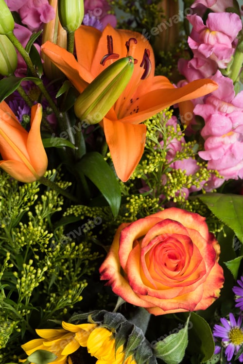 Preview: Closeup Of Mixed Flower Bouquet With Liliac Asters