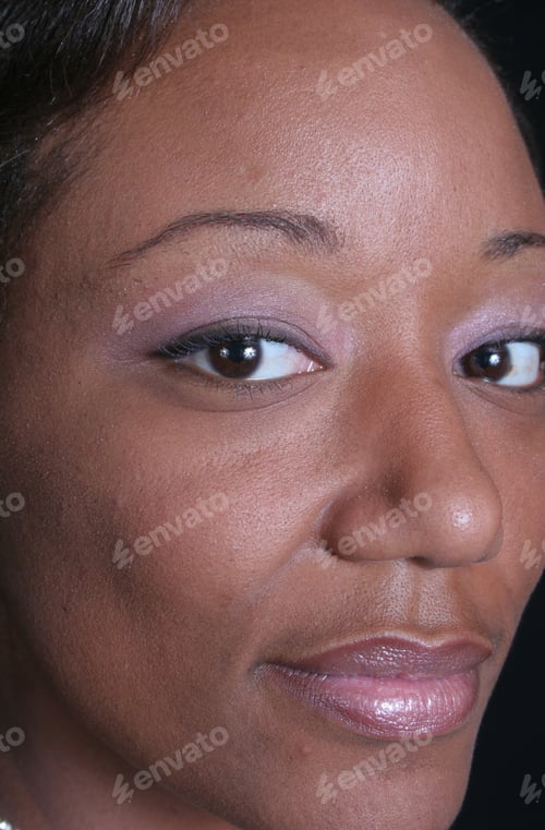 Vista previa: Close Up Of Pretty African American Woman'S Face