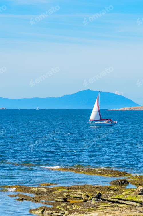 Preview: Rocky Beach And Ocean Scenic For Vacations And Summer Getaways