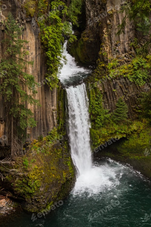 Preview: Toketee Falls In The North Umpqua River In The Umpqua National Forest In Oregon Early Springtime