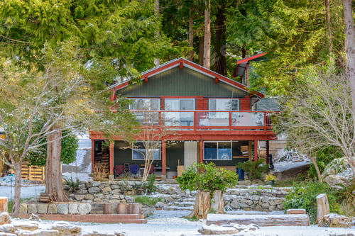Preview: A Typical American House In Winter. Snow Covered.