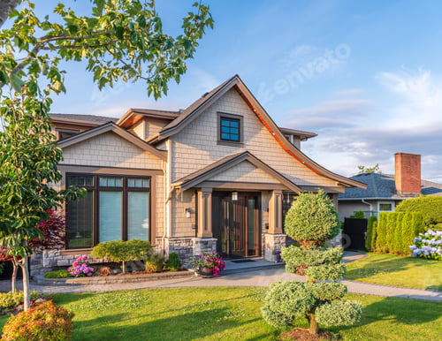 Preview: Houses In Suburb At Summer In The North America. Luxury Houses With Nice Landscape.