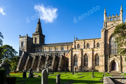 Preview: Dunfermline Scotland - September 15 2019: Side View Of The Beautiful Dunfermline Abbey With Clear