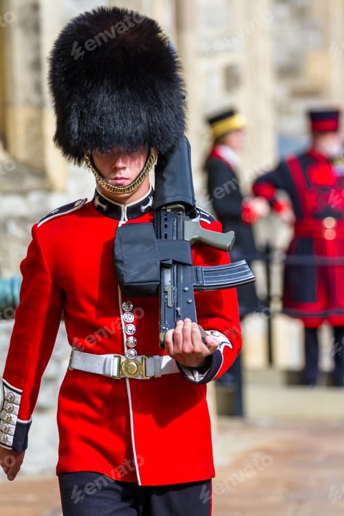 Preview: London - September 05 2019: Queen'S Guard Inside Of The Tower Of London, London September 05, 2019
