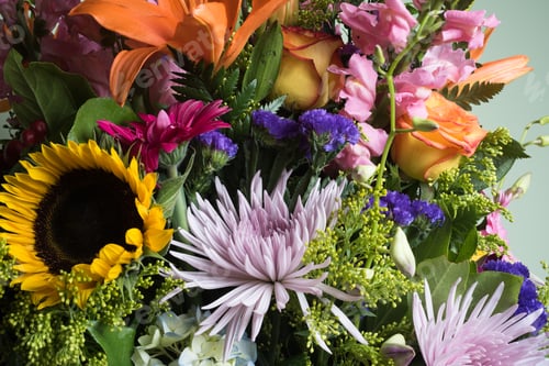 Preview: Closeup Of Mixed Flower Bouquet With Liliac Asters
