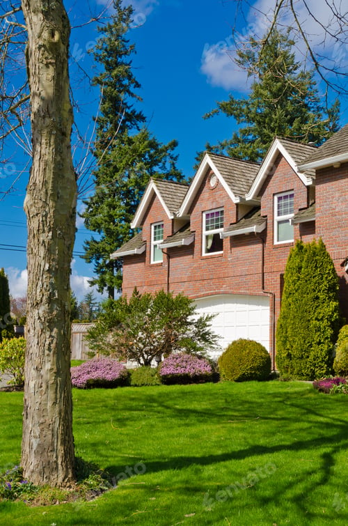 Preview: Fragment Of A Nice House With Gorgeous Outdoor Landscape In Vancouver, Canada.