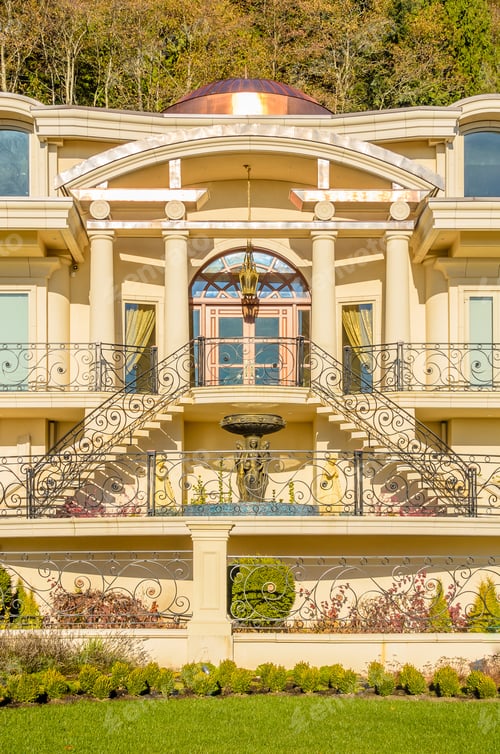 Preview: A Nice Entrance Of A Luxury House Over Outdoor Landscape.