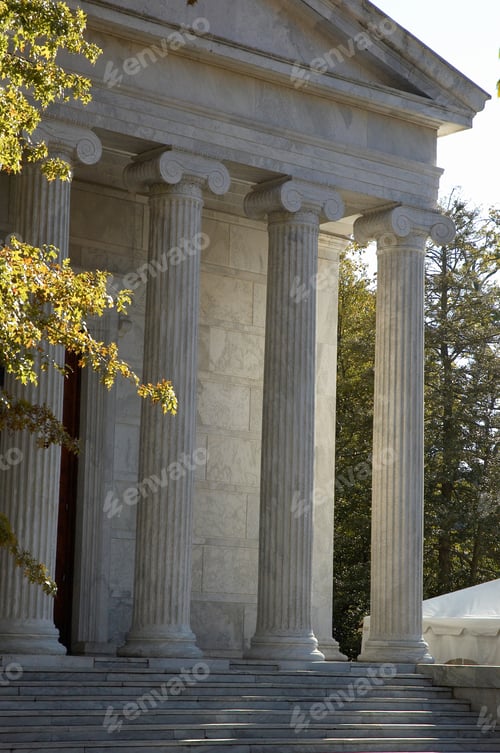 Preview: Courthouse With Pillars