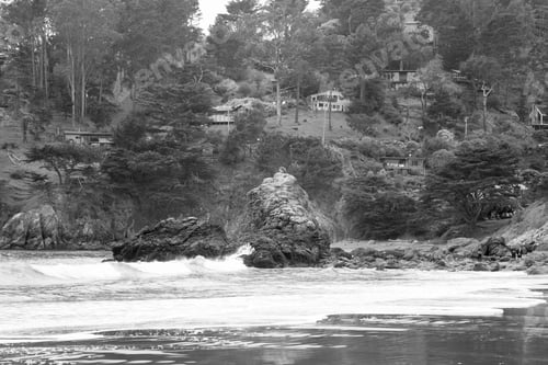 Preview: Ocean Waves Against A Rocky Shore